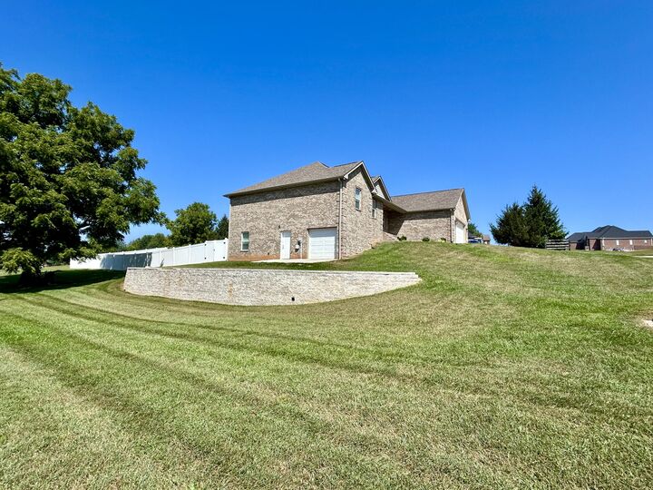 Property Photo: 201 Clear Lake Drive KY 42503