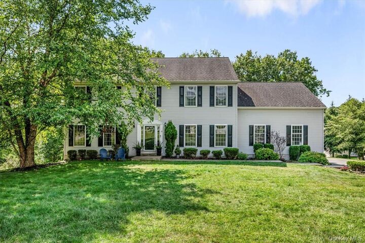 4 Carlisle Court  Woodbury NY 10930 photo