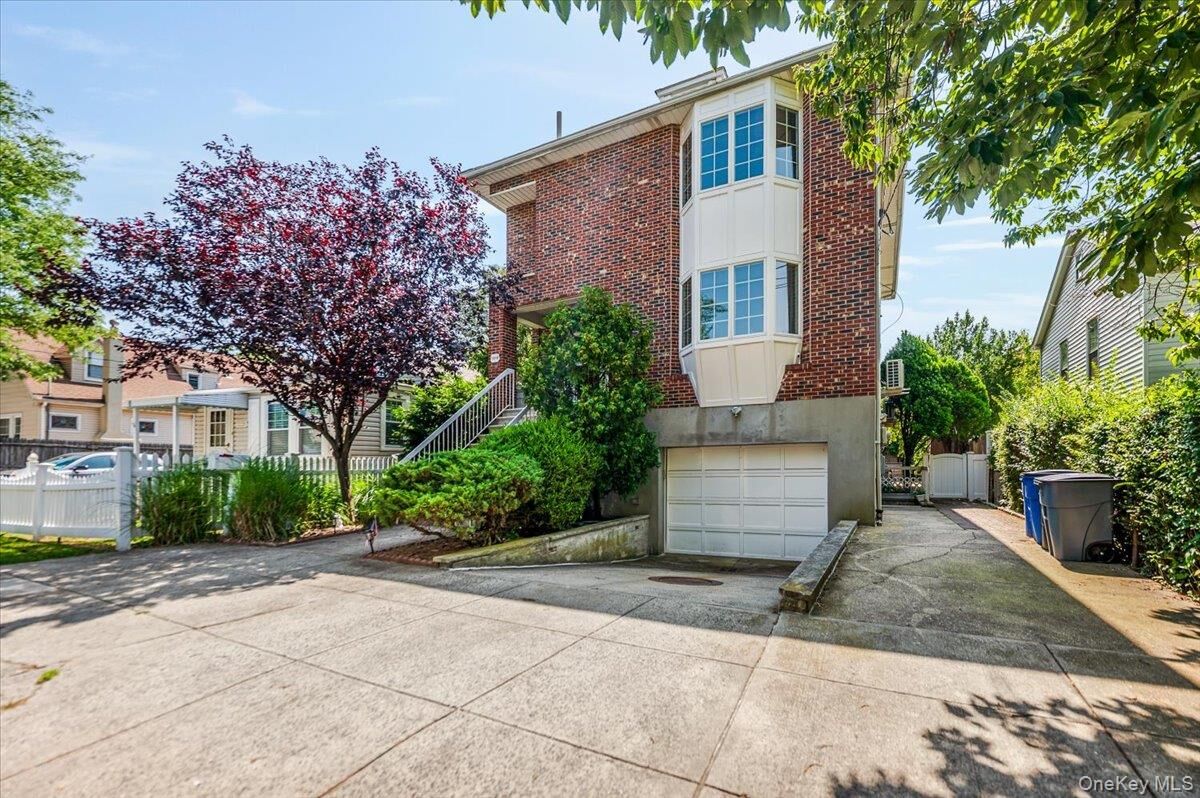 Property Photo:  3218 Glennon Place  NY 10465 