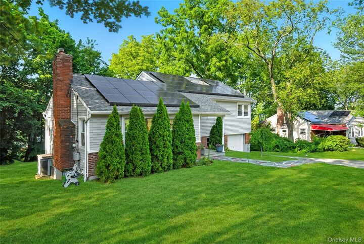 Property Photo:  15 Downing Drive E  NY 10607 