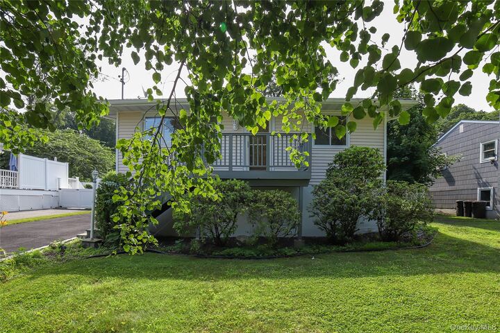Property Photo:  66 Putnam Road  NY 10567 