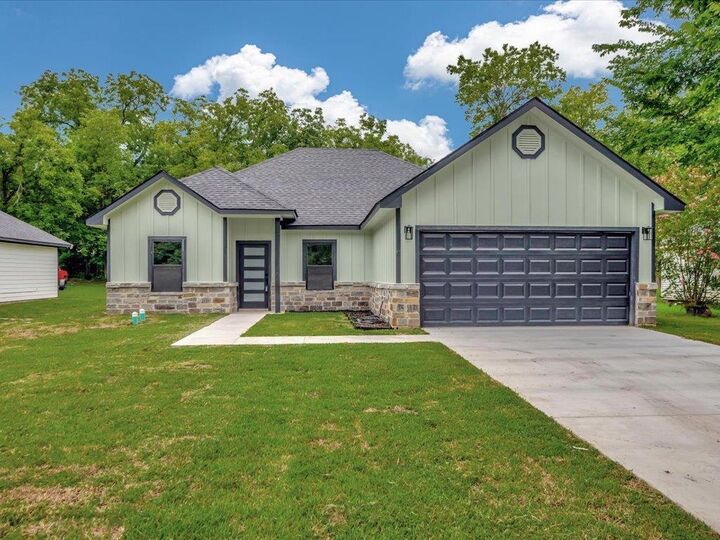 Property Photo:  1618 Paul Avenue  TX 75901 