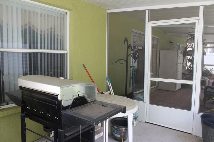 Property Photo:  1213 Sweet Gum Drive  FL 33511