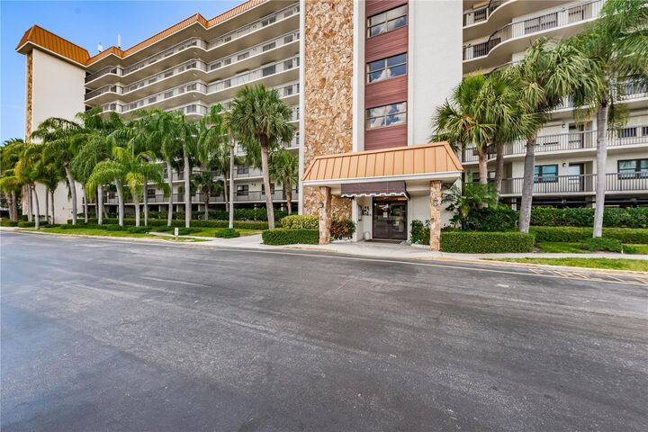 Property Photo: 5400 Park Street N 609 FL 33709