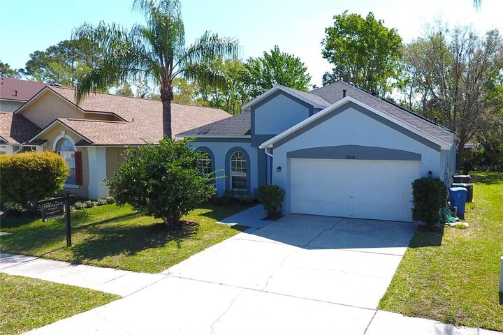 Property Photo: 12510 Sparkleberry Road FL 33626