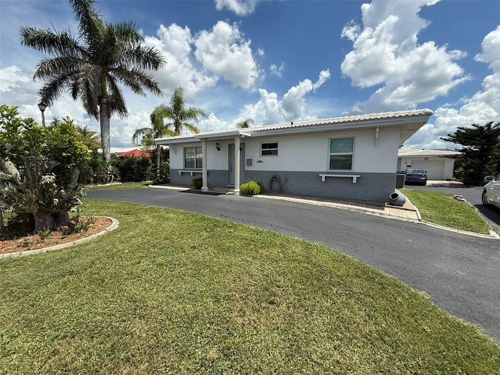 Property Photo: 8571 Pickwick Road FL 34287