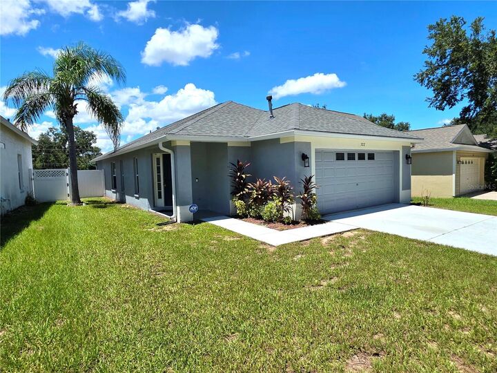 Property Photo: 322 Summer Sails Drive FL 33594