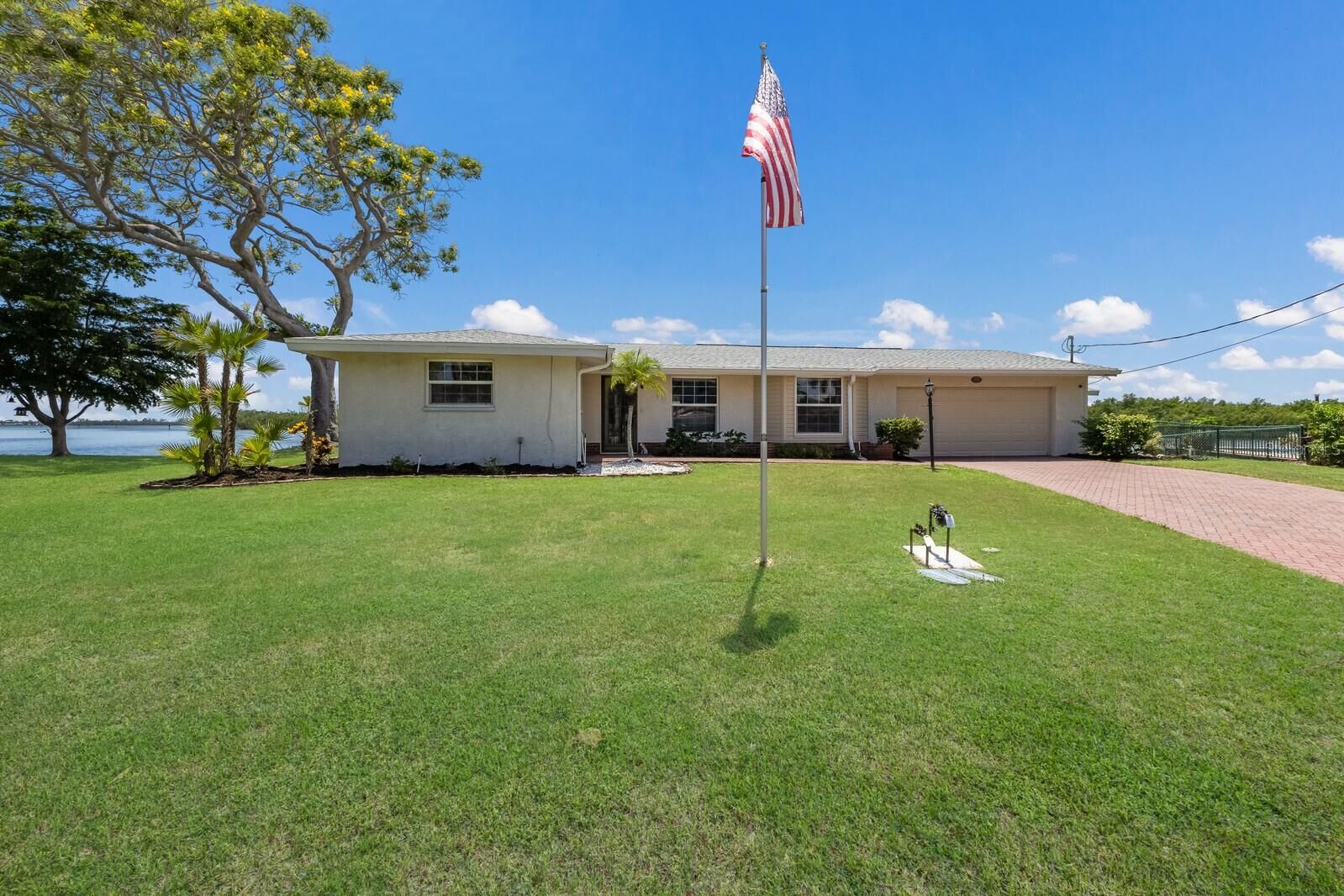 Property Photo:  10419 Spoonbill Road W  FL 34209 