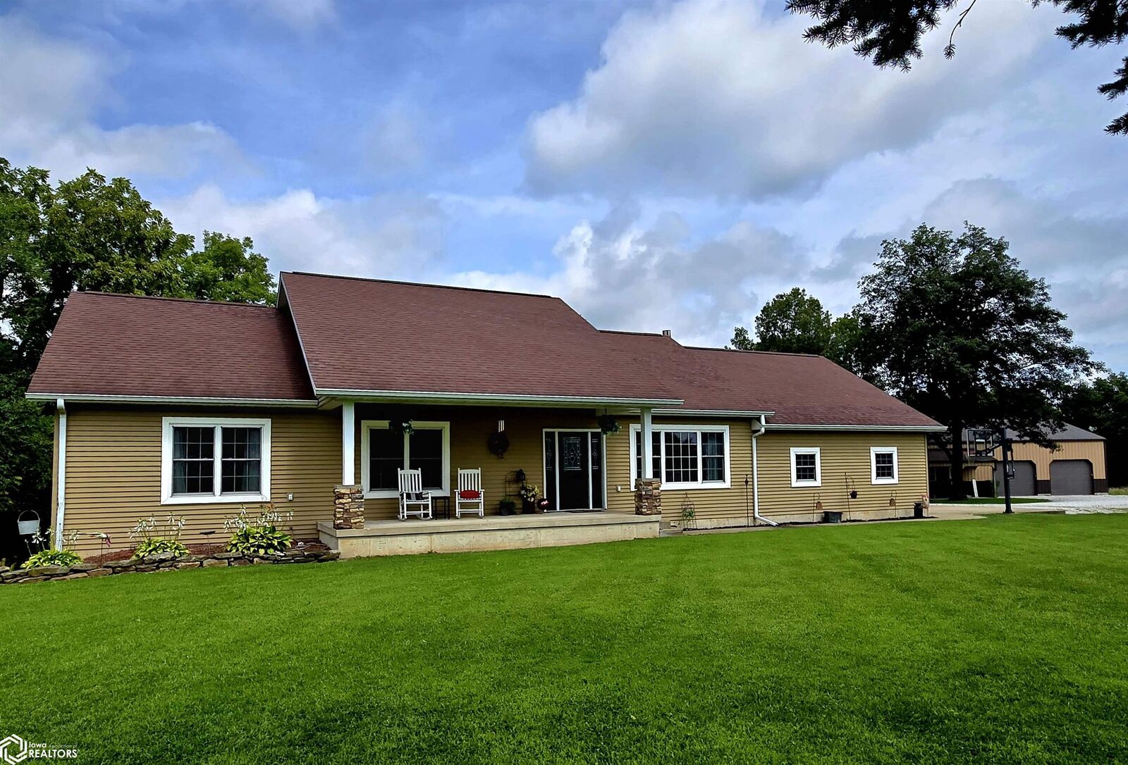 Property Photo: 1984 E County Rd 2900 IL 62330