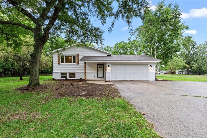Property Photo: 7171 N Trenton Rd WI 53090