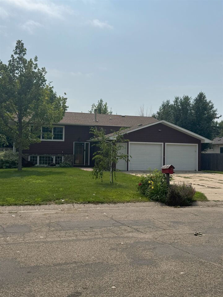 613 23rd Ave NW  Minot ND 58703 photo