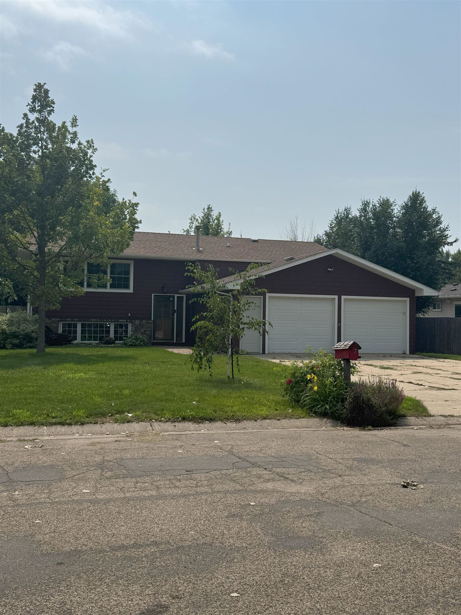 Property Photo:  613 23rd Ave NW  ND 58703 