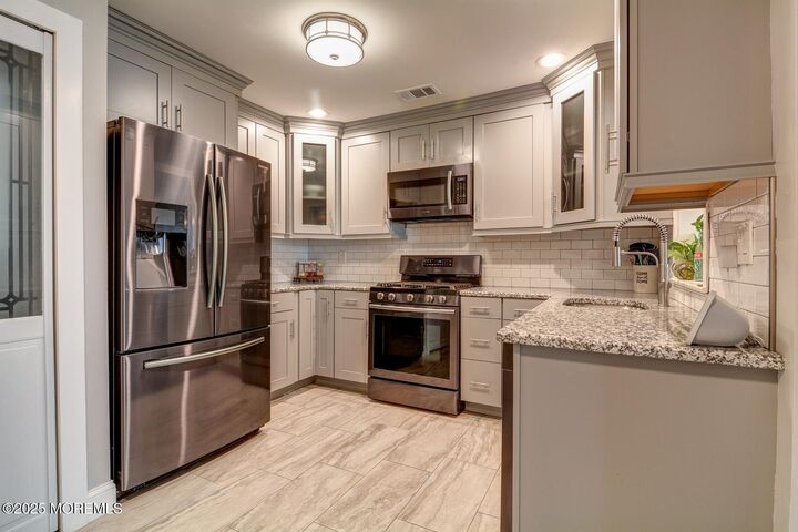Property Photo:  19 Tulip Lane  NJ 07728 