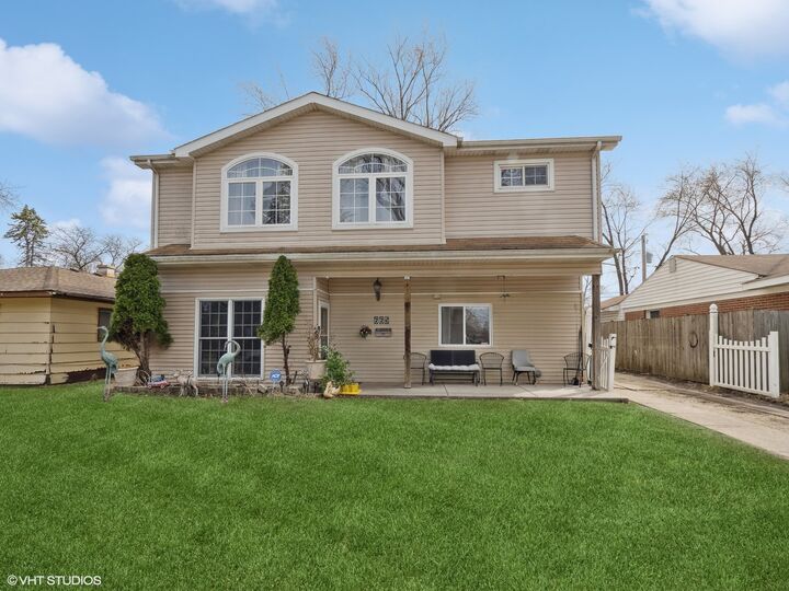Property Photo:  665 Cindy Lane  IL 60090 