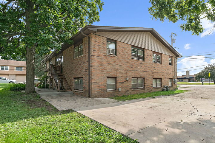 Property Photo:  104 E High Avenue  IL 60140 