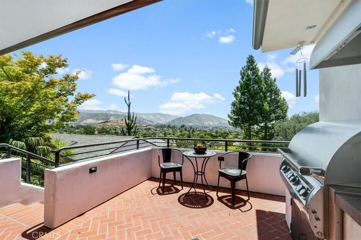 Property Photo:  150 Los Robles Court  CA 93405 