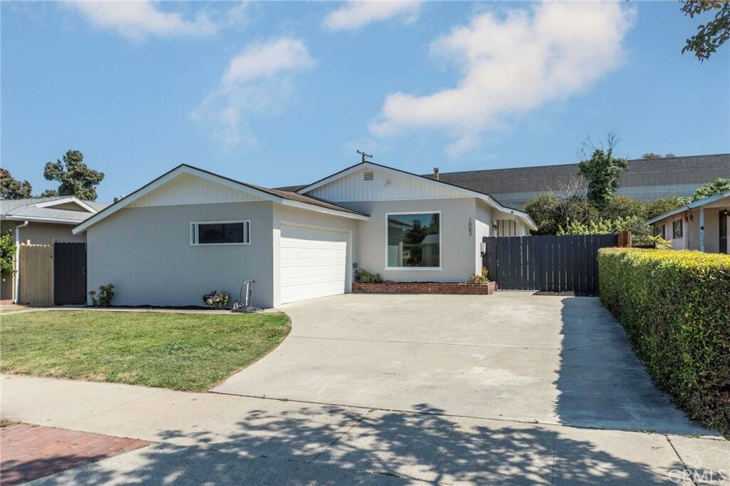 Property Photo:  1062 W 187th Place  CA 90248 