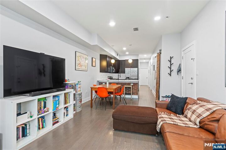 Property Photo:  172 South Street B  NJ 07307 