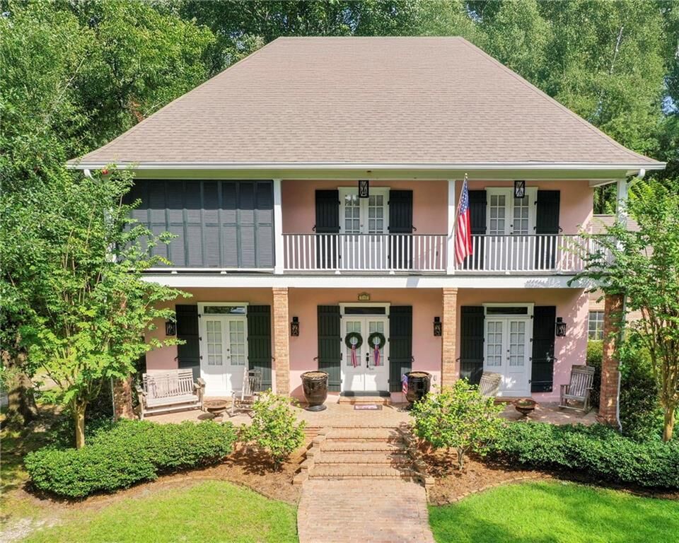 Property Photo:  102 Alberu Street  LA 70460 