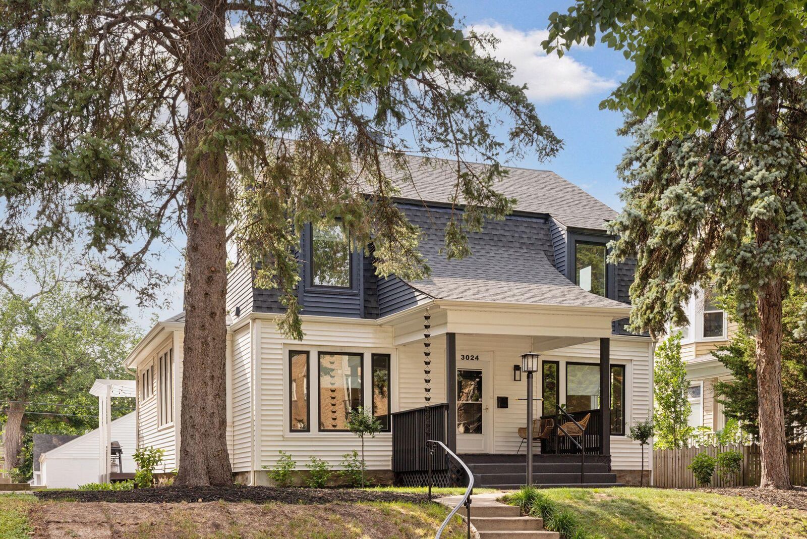 Property Photo:  3024 James Avenue S  MN 55408 