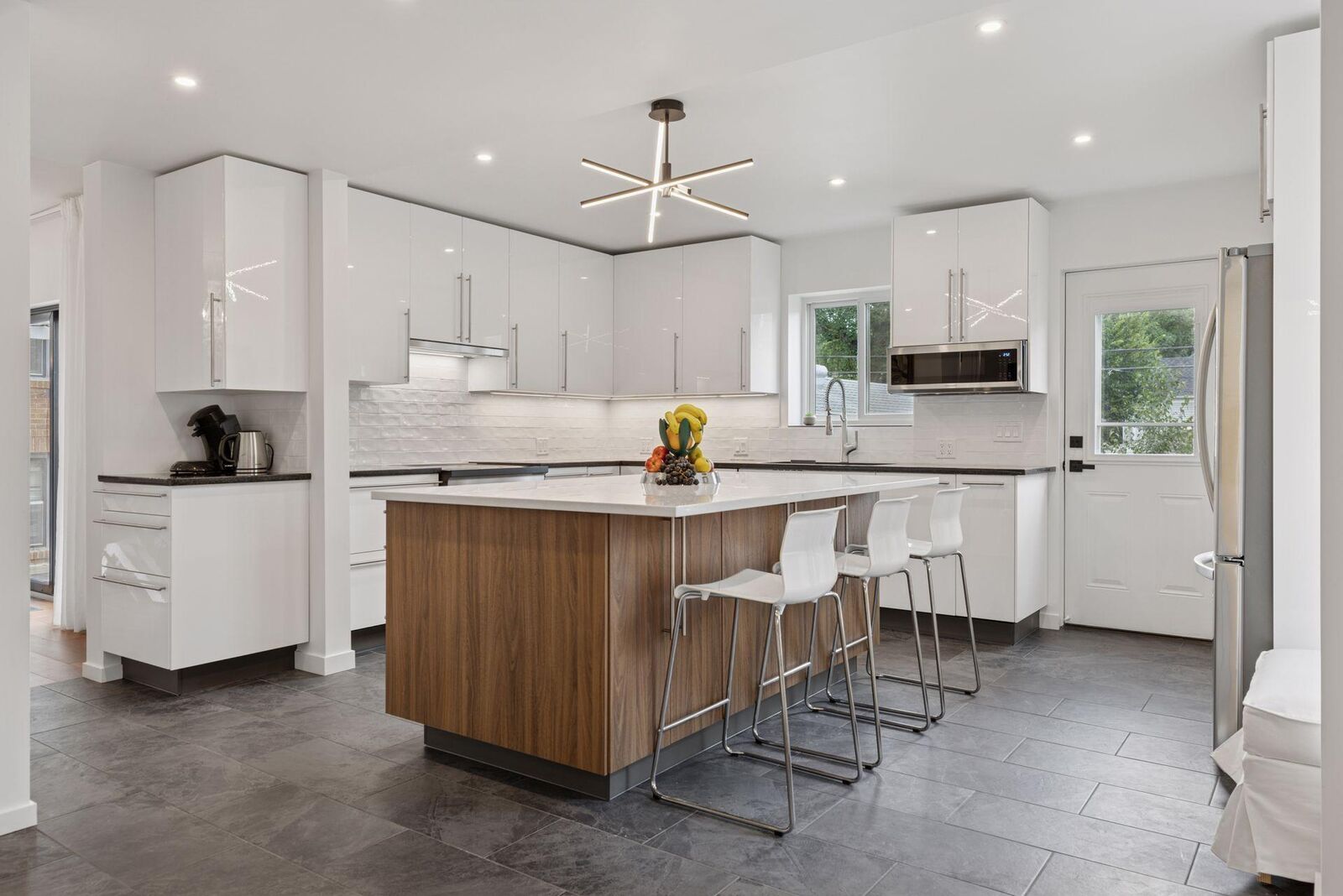 Property Photo:  3024 James Avenue S  MN 55408 