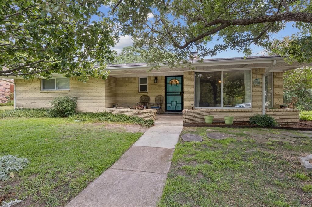 Property Photo:  3206 Rock Bluff Drive  TX 75227