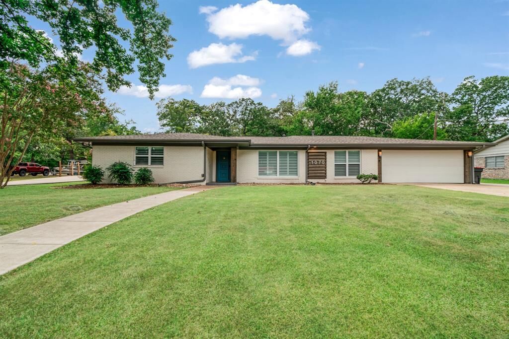 Property Photo: 1070 Cardinal Lane TX 75460