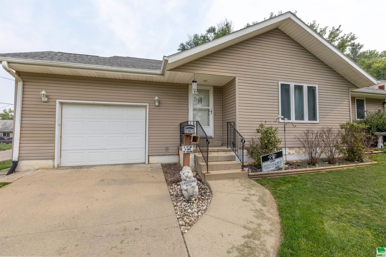 Property Photo: 2429 W 5th St IA 51103