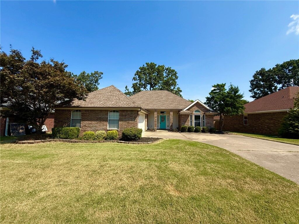 Property Photo: 3801 W Cedar Street AR 72756