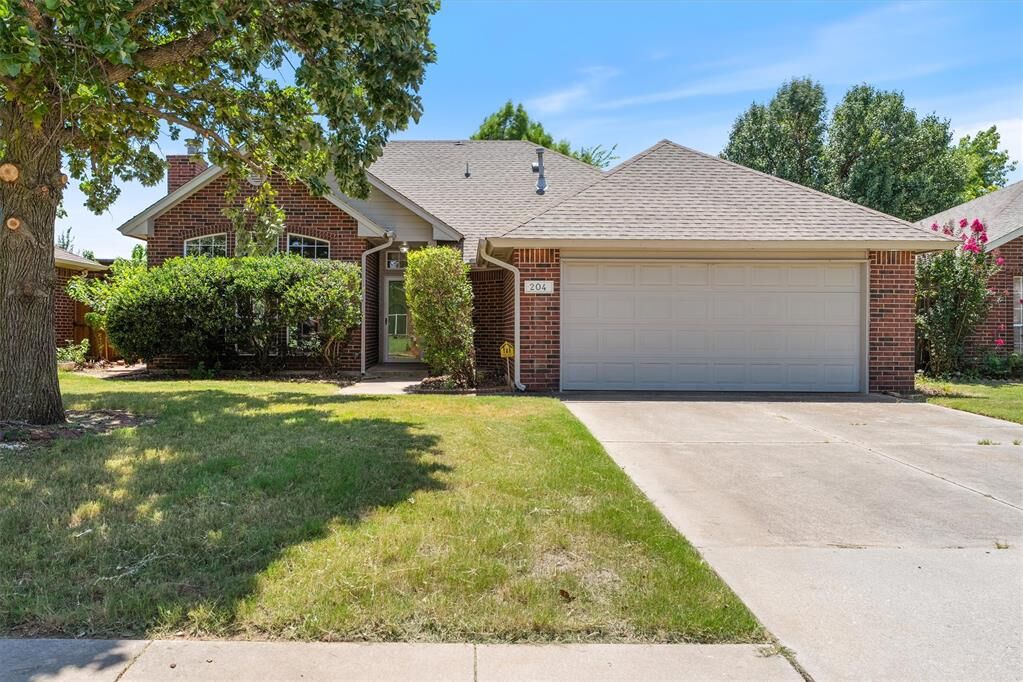 Property Photo: 204 SW 129th Street OK 73170