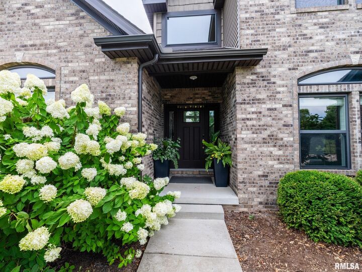Property Photo:  6911 N Water Oak Drive  IL 61528 