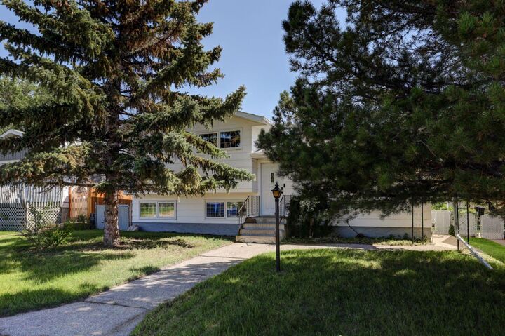 308 17 Street NW  Drumheller AB T0J 0Y1 photo