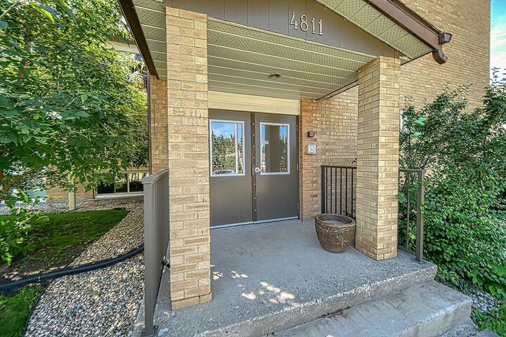 Property Photo: 4811 55 Street 202 AB T4N 2J2