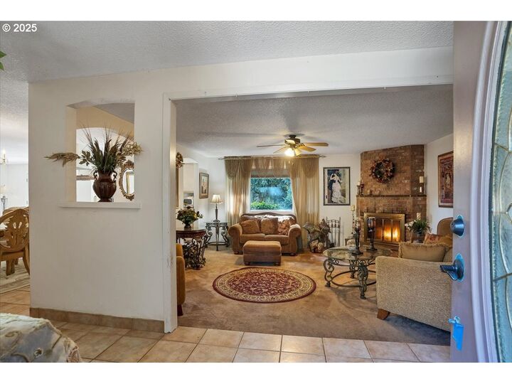 Property Photo:  5591 NE Kafir Dr  OR 97303 