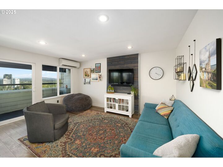 Property Photo:  3515 SW Barbur Blvd S2  OR 97239 