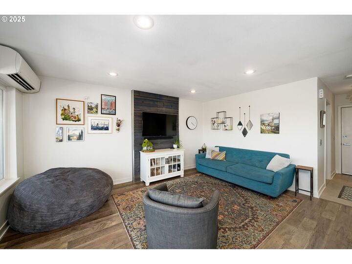 Property Photo: 3515 SW Barbur Blvd S2 OR 97239