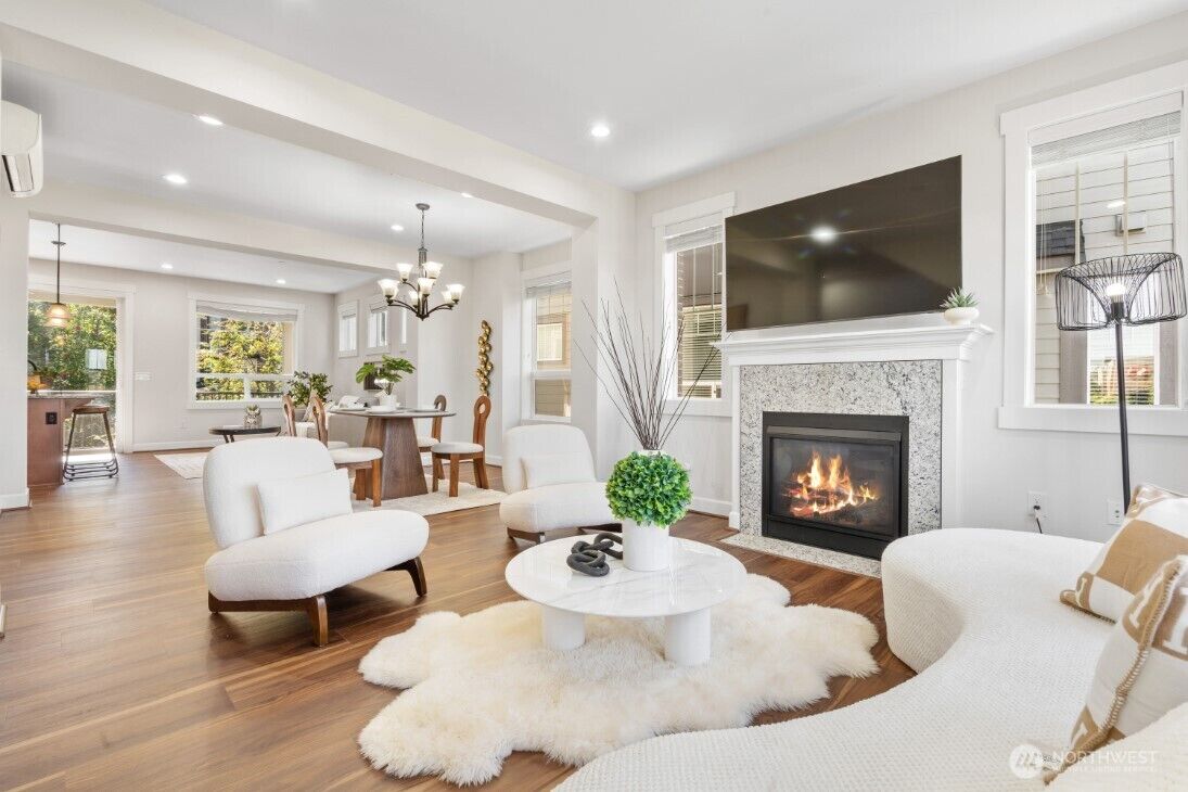 Property Photo: 1362 Williamsburg Walk NE 98029 WA 98029