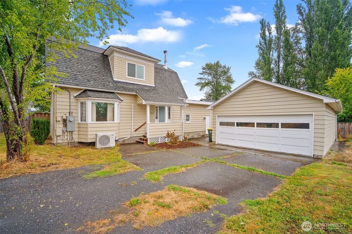Property Photo: 1812 E Maryland Street WA 98226