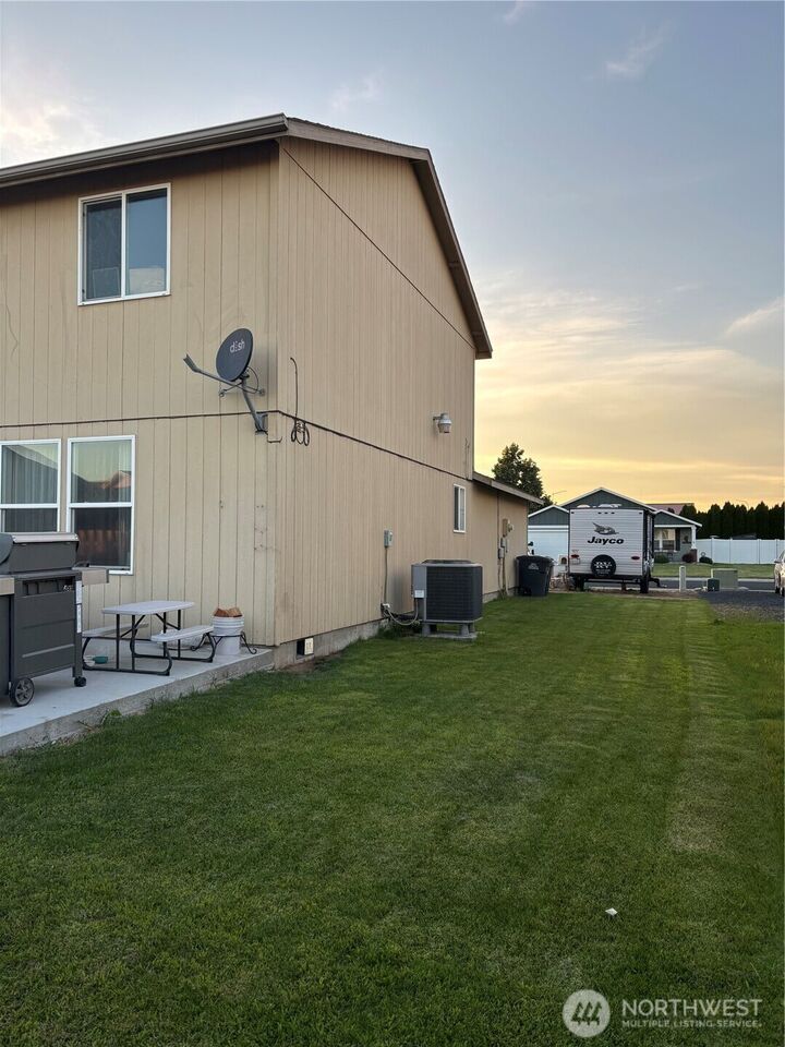 Property Photo:  909 W Polo Ridge Drive  WA 98837 