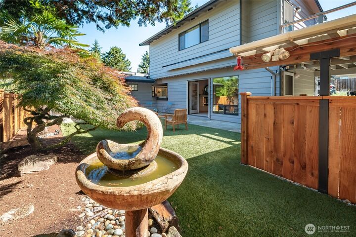 Property Photo: 11627 NE 75th Street WA 98033
