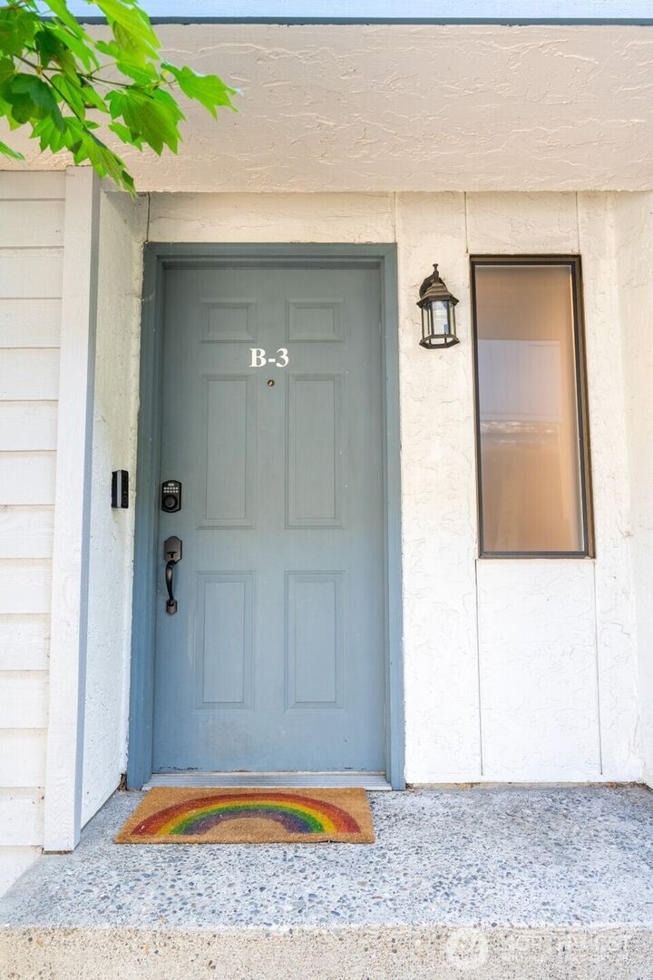 Property Photo:  19230  15th Avenue NE B3  WA 98155 