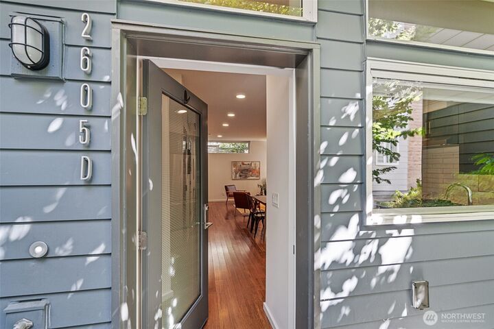 Property Photo: 2605 22nd Avenue W D WA 98199