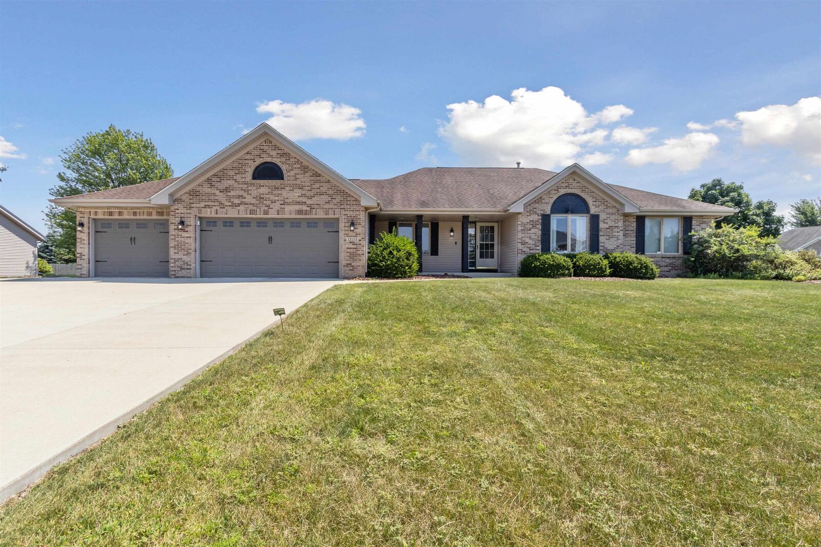Property Photo: 13123 Glencrest Lane IL 61072