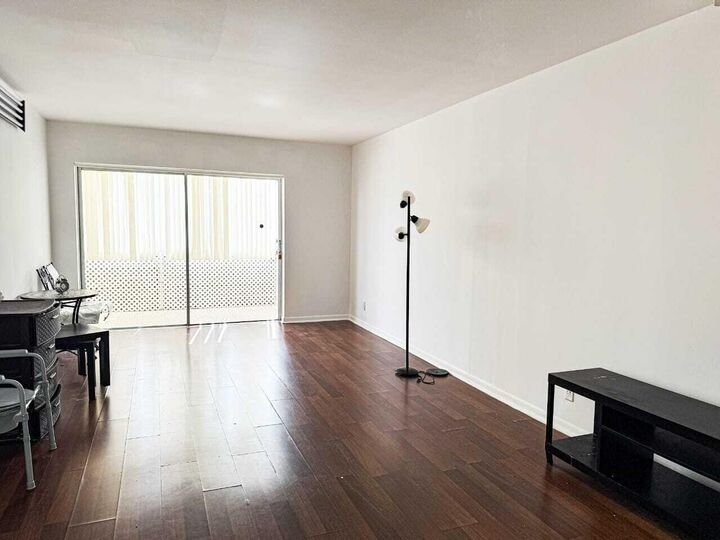 Property Photo:  4043 NW 16th Street 204  FL 33313 