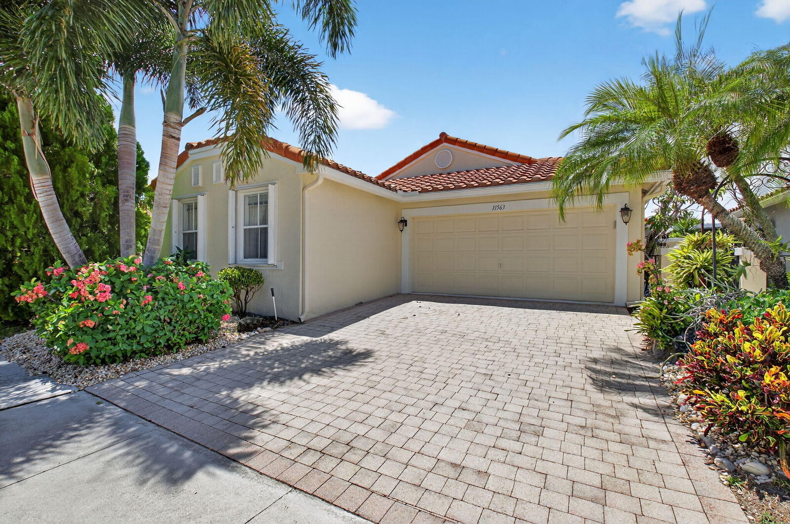 Property Photo:  11563 Colonnade Drive  FL 33437 