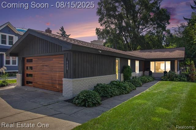 Property Photo: 608 Parkdale MI 48307