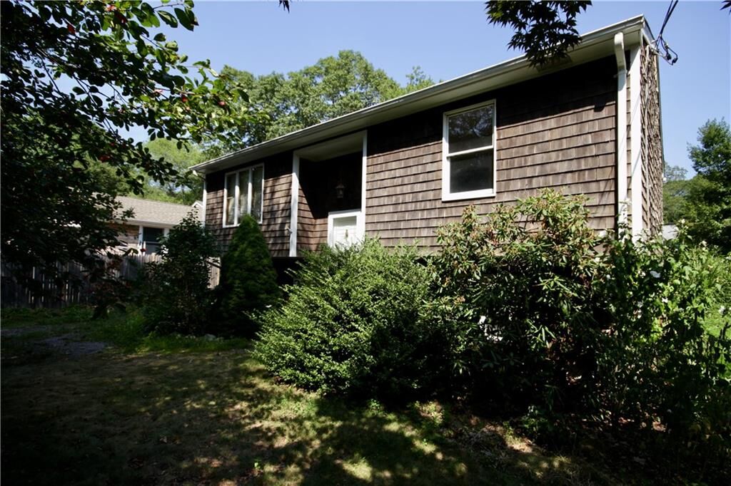 Property Photo:  53 Wake Robin Trail  RI 02874 