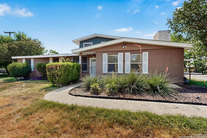 Property Photo: 7140 Tree Bend TX 78263