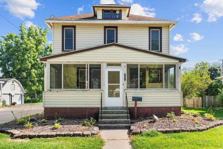 Property Photo: 607 Washington Street WI 53534