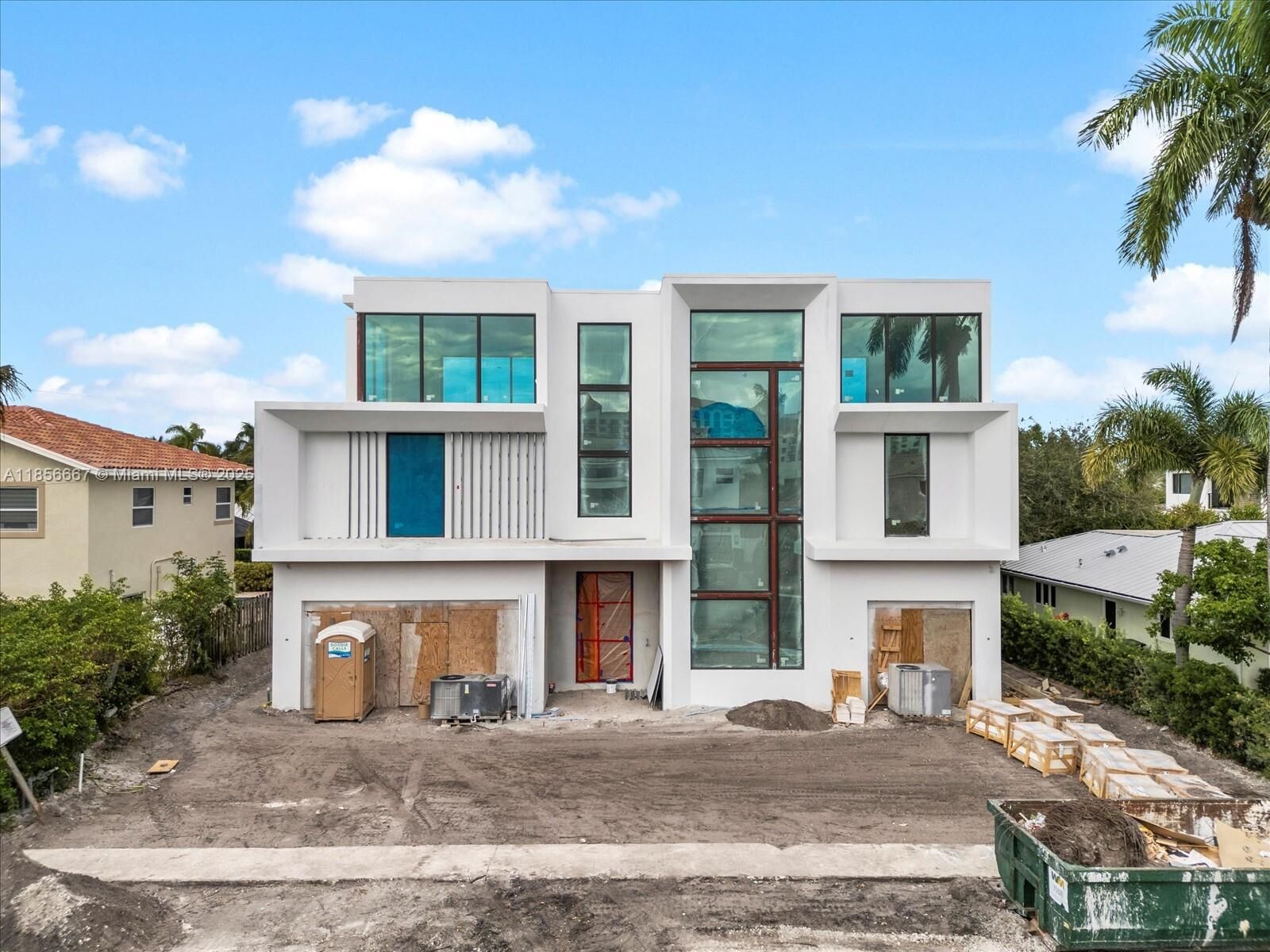 Property Photo: 365 NE 3rd St FL 33432